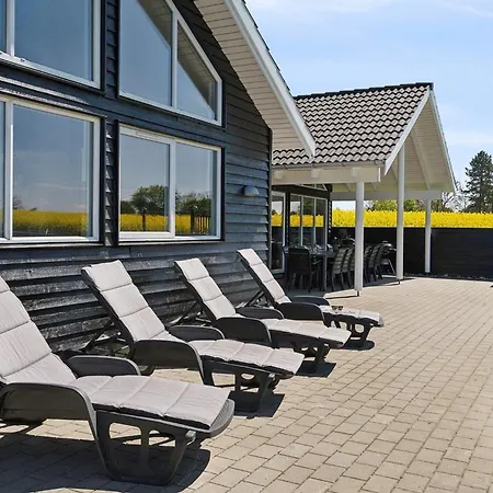 16 Person In Bogense